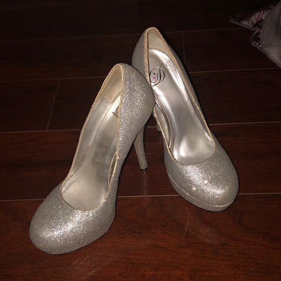 Silver sparkly platform heels - Picture 3 of 3